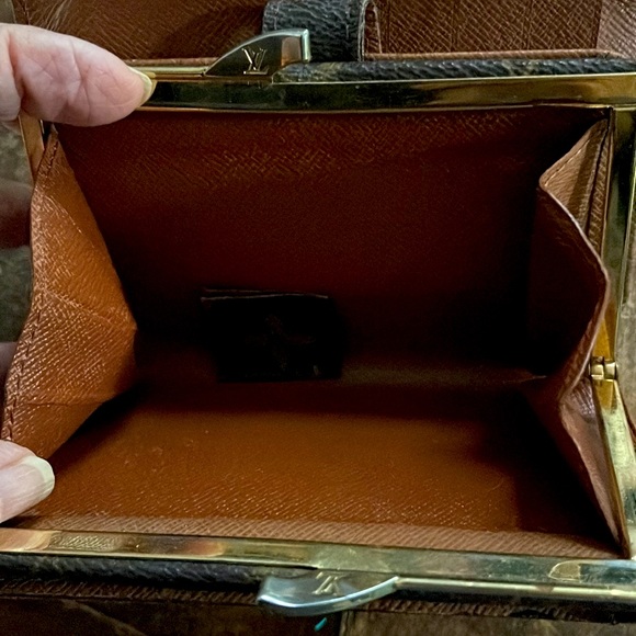 Louis Vuitton Wallet . Beautiful Authentic - Picture 3 of 8
